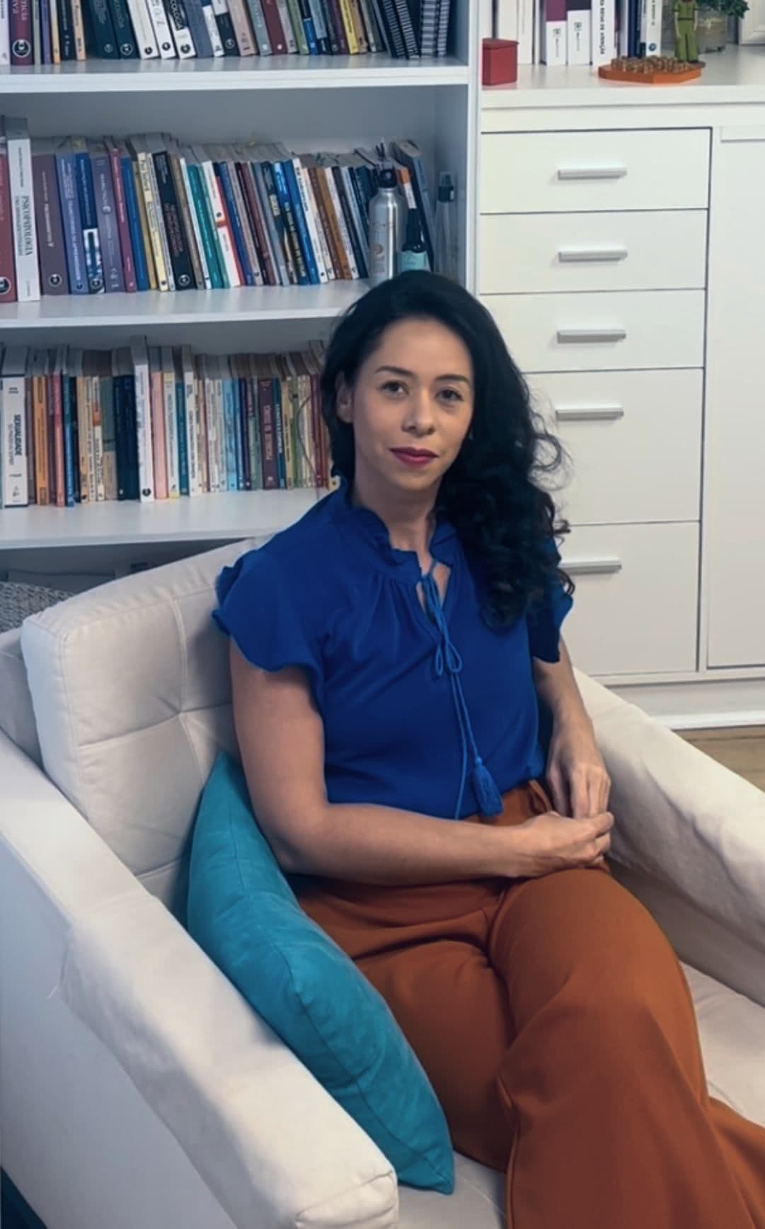 Veronica Brito no seu escritório